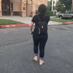 Meet your Posher, Ana